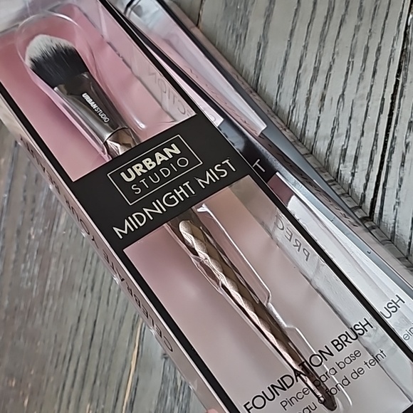 Set of 3 Urban Studio midnight mist foundation brush - Picture 8 of 8
